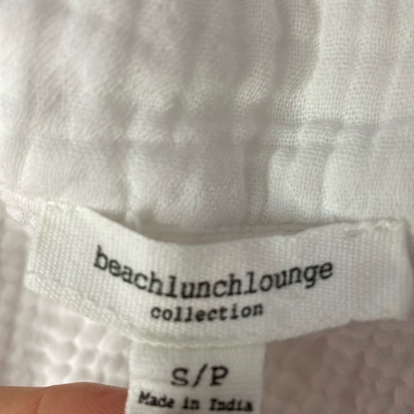 Beachlunchlounge Gauzy Short Sleeve Top - Picture 4 of 5